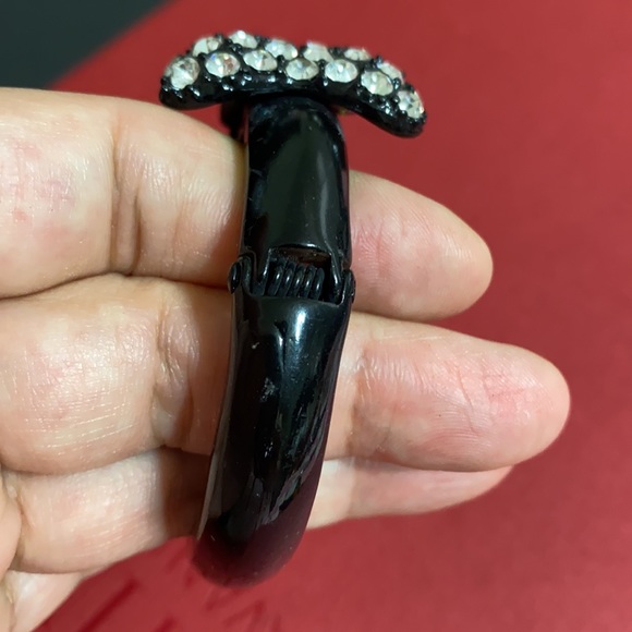 🖤Crystal Ribbon 🎀 hinged bracelet - Picture 7 of 11